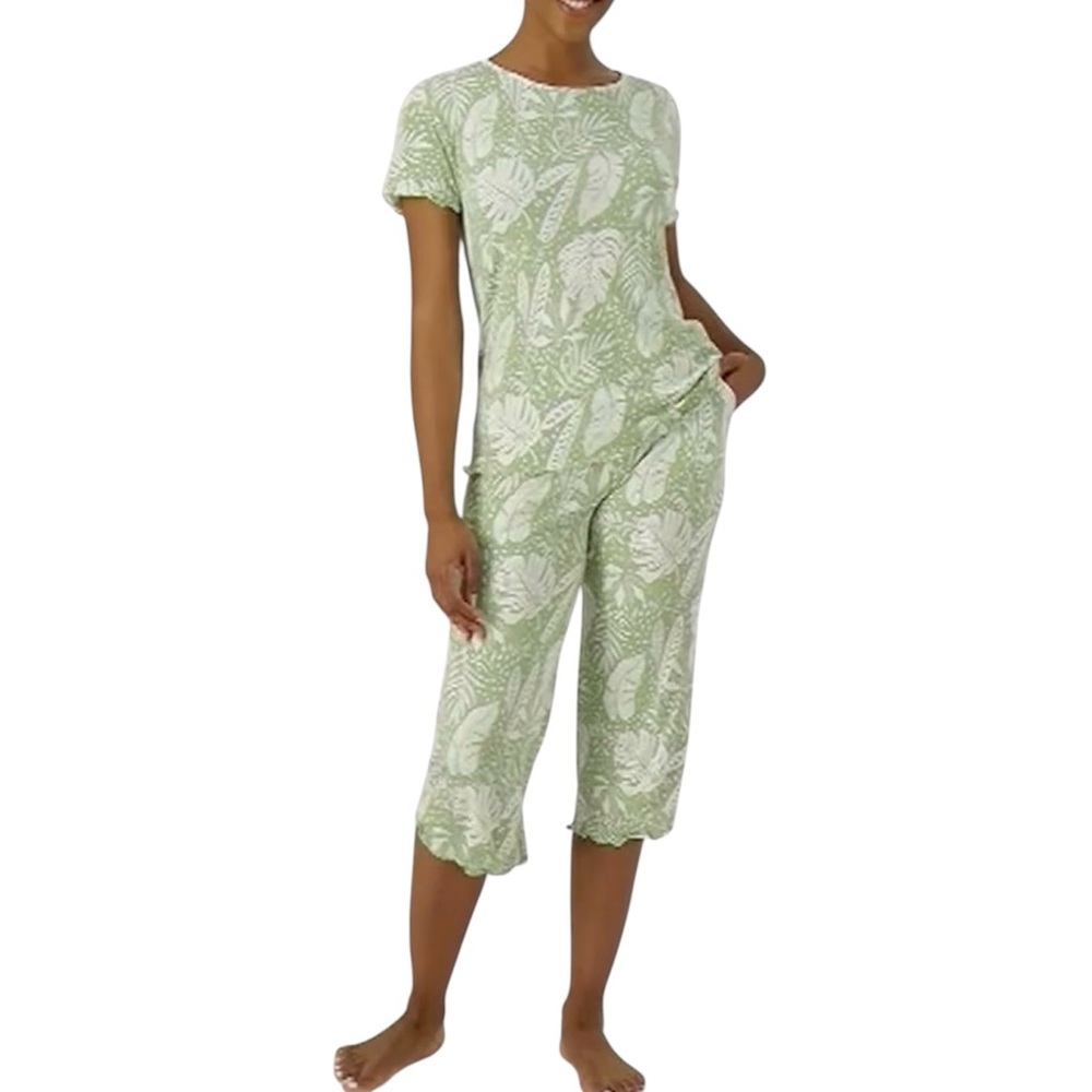 New Koolaburra by UGG Tropical Print Tee and Capri Pants Sleep Set Green Size XS